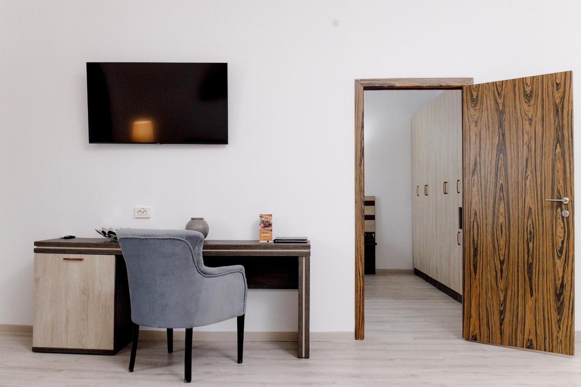 Infinity Plaza Block 1 Otel Atyraū Dış mekan fotoğraf