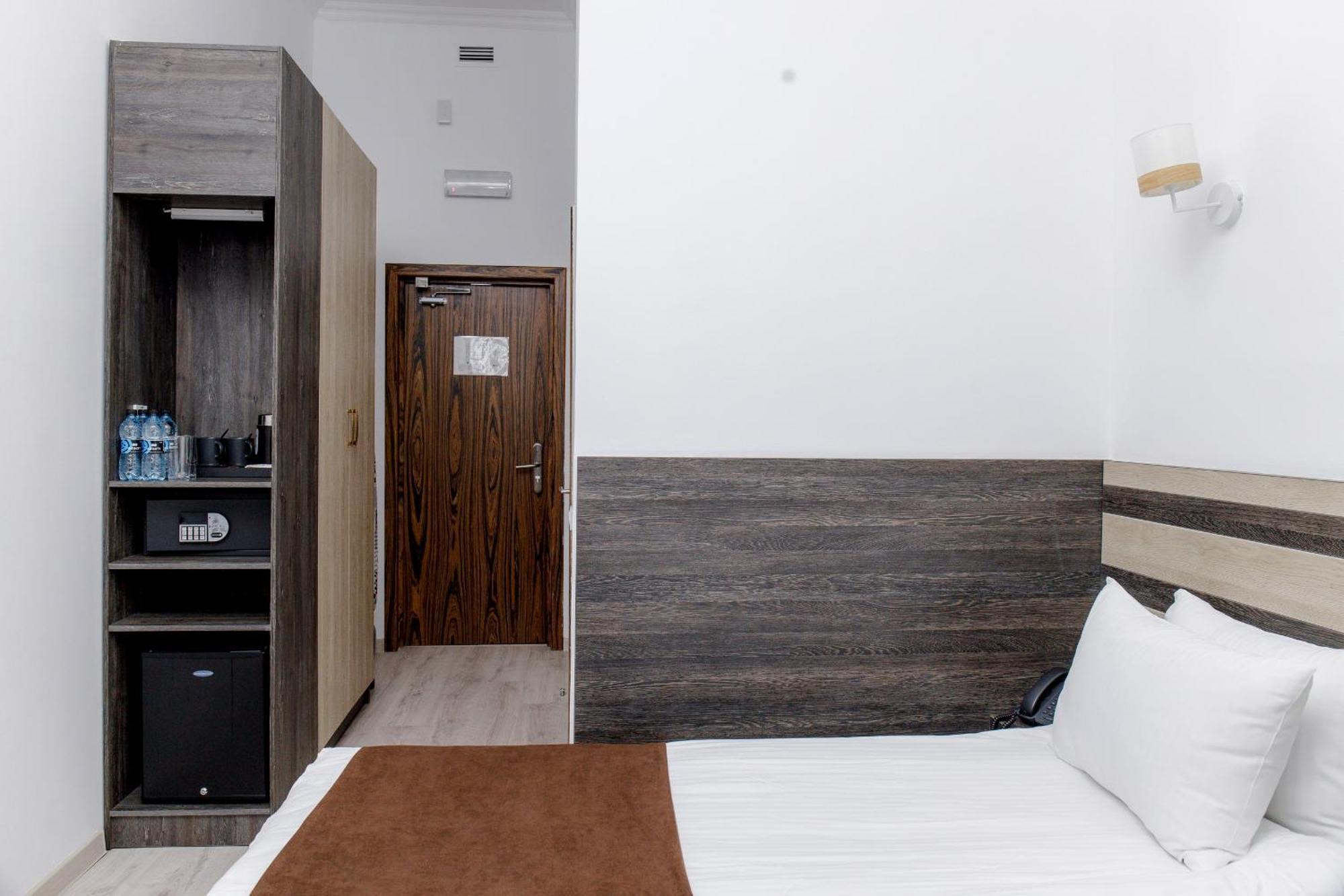 Infinity Plaza Block 1 Otel Atyraū Dış mekan fotoğraf