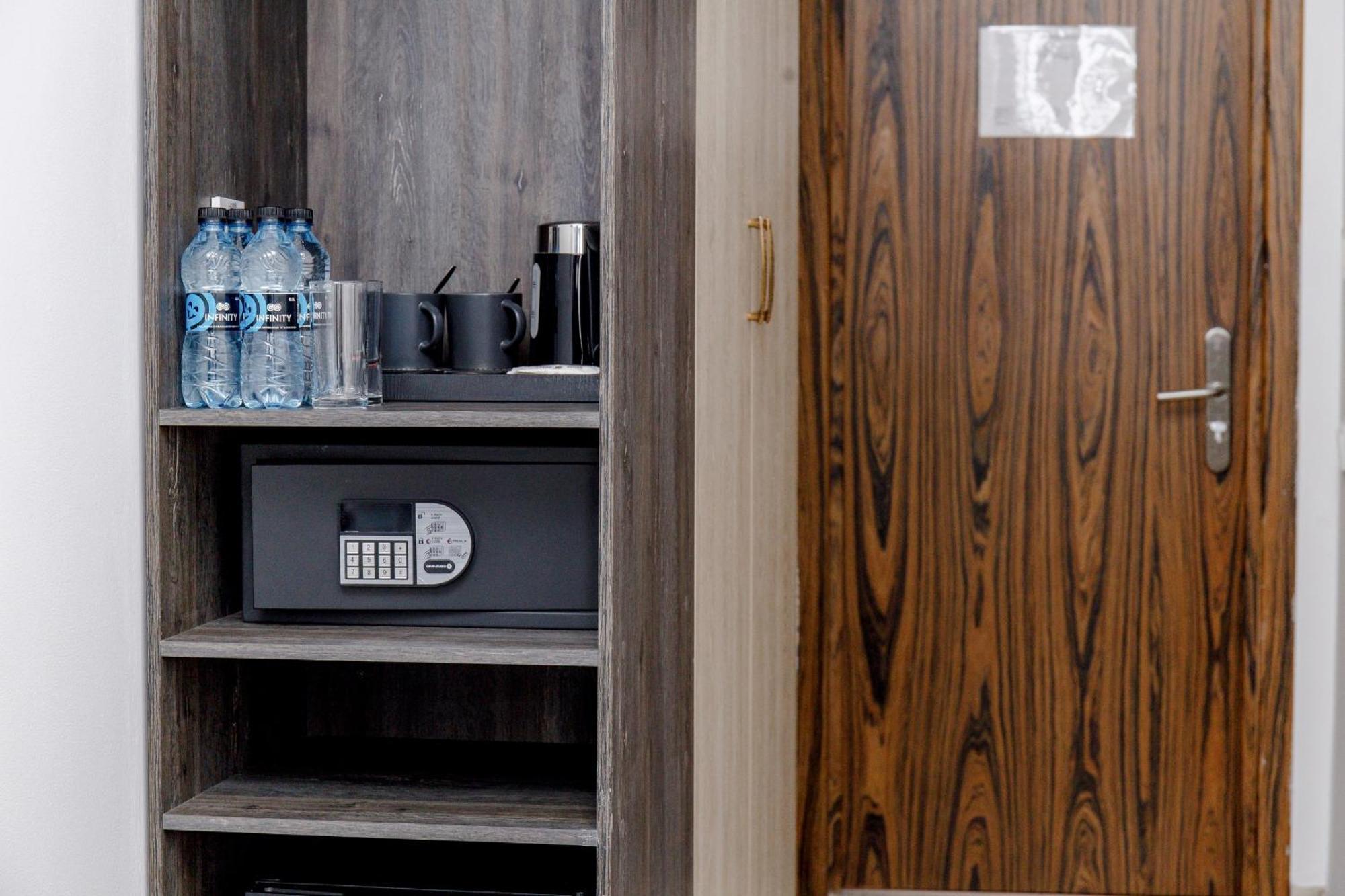 Infinity Plaza Block 1 Otel Atyraū Dış mekan fotoğraf